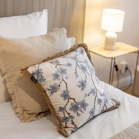 Large And Boutique 5-bedroom Apartman