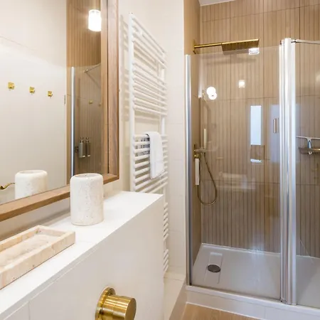 Large And Boutique 5-bedroom Apartman