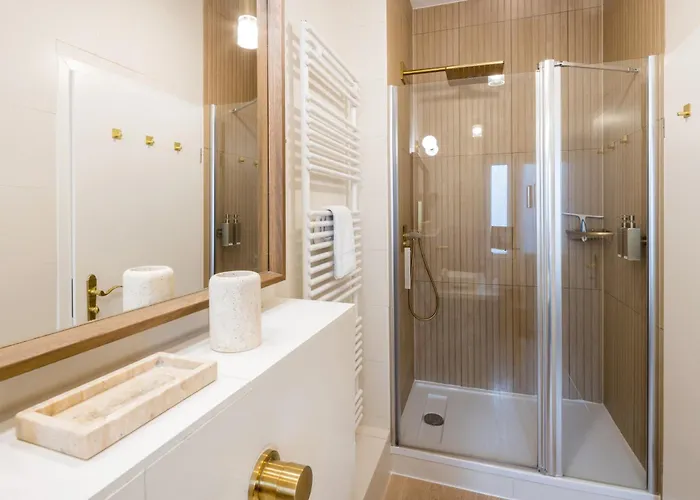 Large And Boutique 5-bedroom شقة