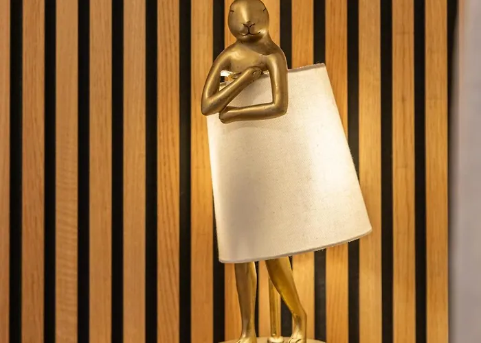 Large And Boutique 5-bedroom برلين