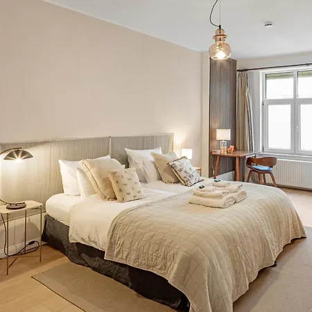 Large And Boutique 5-bedroom برلين