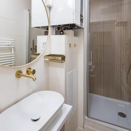 Large And Boutique 5-bedroom * برلين